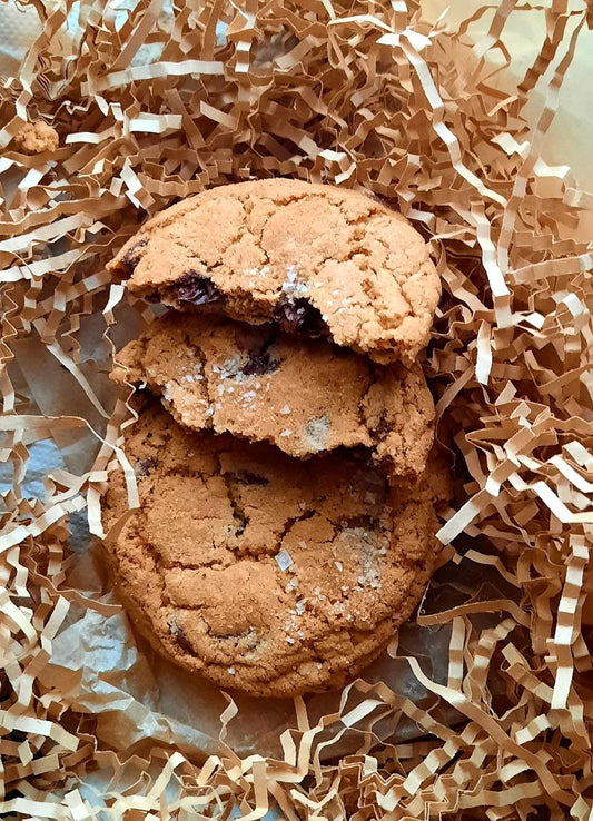 Delicious Dozen-Cookie Box: Perfect for Snacking or Gifting